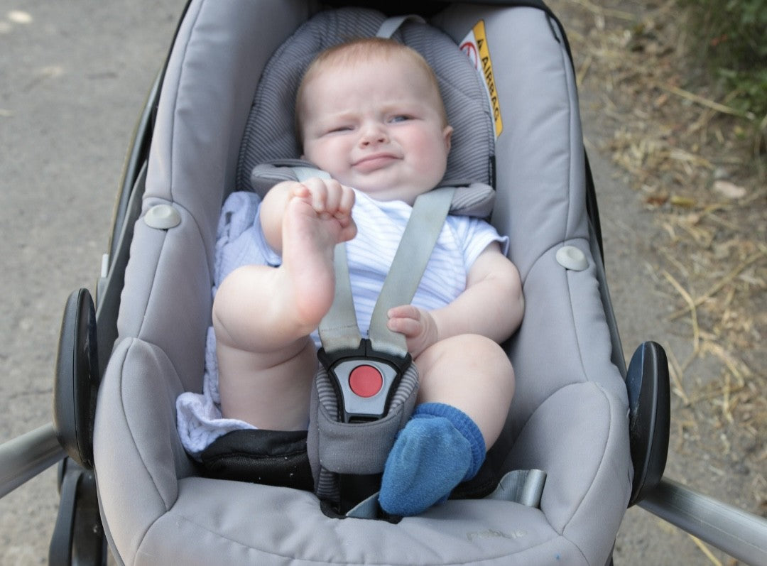 How to keep your baby entertained whilst in the pram - Sockatoos has some top tips!